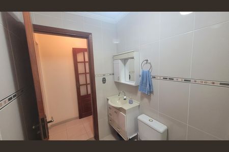 Casa para alugar com 250m², 4 quartos e 2 vagas Casa para alugar com 250m², 4 quartos e 2 vagasBanheiro 1