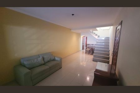 Casa para alugar com 250m², 4 quartos e 2 vagas Casa para alugar com 250m², 4 quartos e 2 vagasSala