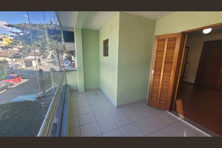 Casa para alugar com 250m², 4 quartos e 2 vagas Casa para alugar com 250m², 4 quartos e 2 vagasVaranda