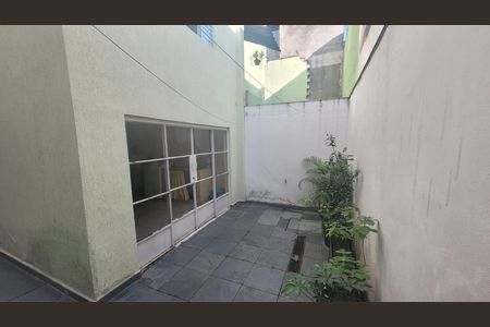 Casa para alugar com 250m², 4 quartos e 2 vagas Casa para alugar com 250m², 4 quartos e 2 vagasQuintal