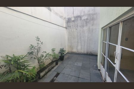 Casa para alugar com 250m², 4 quartos e 2 vagas Casa para alugar com 250m², 4 quartos e 2 vagasQuintal