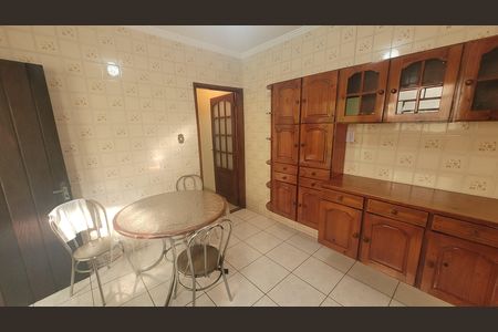 Casa para alugar com 250m², 4 quartos e 2 vagas Casa para alugar com 250m², 4 quartos e 2 vagasCozinha
