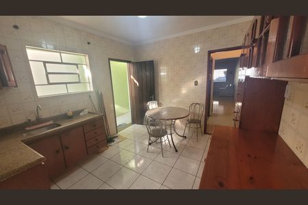 Casa para alugar com 250m², 4 quartos e 2 vagas Casa para alugar com 250m², 4 quartos e 2 vagasCozinha