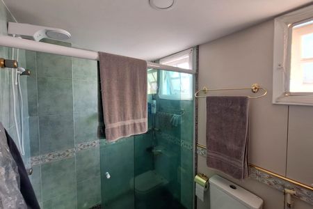 Banheiro da Suíte 1 de casa de condomínio à venda com 4 quartos, 240m² em Ingá, Niterói