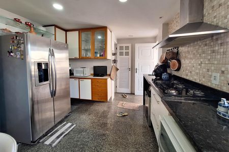 Casa de condomínio à venda com 240m², 4 quartos e 1 vaga Casa de condomínio à venda com 240m², 4 quartos e 1 vagaCozinha