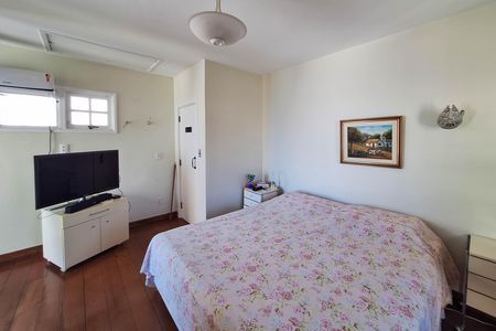 Casa de condomínio à venda com 240m², 4 quartos e 1 vaga Casa de condomínio à venda com 240m², 4 quartos e 1 vagaSuíte 2