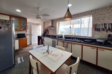 Casa de condomínio à venda com 240m², 4 quartos e 1 vaga Casa de condomínio à venda com 240m², 4 quartos e 1 vagaCozinha