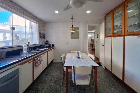 Cozinha de casa de condomínio à venda com 4 quartos, 240m² em Ingá, Niterói