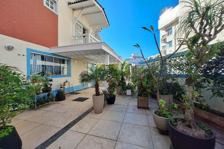 Casa de condomínio à venda com 240m², 4 quartos e 1 vaga Casa de condomínio à venda com 240m², 4 quartos e 1 vagaQuintal