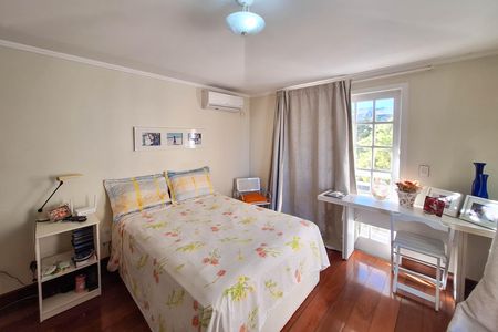 Casa de condomínio à venda com 240m², 4 quartos e 1 vaga Casa de condomínio à venda com 240m², 4 quartos e 1 vagaSuíte 1