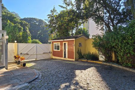 Casa de condomínio à venda com 240m², 4 quartos e 1 vaga Casa de condomínio à venda com 240m², 4 quartos e 1 vagaFachada