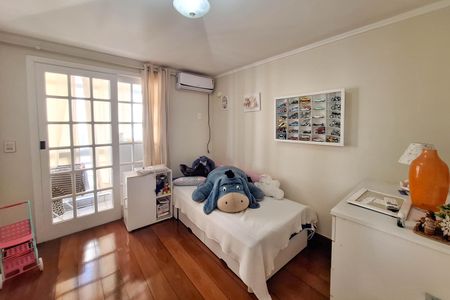 Casa de condomínio à venda com 240m², 4 quartos e 1 vaga Casa de condomínio à venda com 240m², 4 quartos e 1 vagaQuarto 2