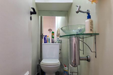 Casa de condomínio à venda com 240m², 4 quartos e 1 vaga Casa de condomínio à venda com 240m², 4 quartos e 1 vagaLavabo