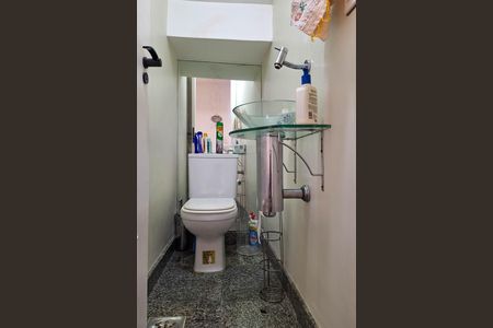 Casa de condomínio à venda com 240m², 4 quartos e 1 vaga Casa de condomínio à venda com 240m², 4 quartos e 1 vagaLavabo