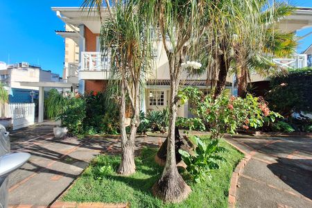 Casa de condomínio à venda com 240m², 4 quartos e 1 vaga Casa de condomínio à venda com 240m², 4 quartos e 1 vagaQuintal