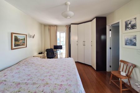 Casa de condomínio à venda com 240m², 4 quartos e 1 vaga Casa de condomínio à venda com 240m², 4 quartos e 1 vagaSuíte 2