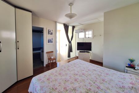 Casa de condomínio à venda com 240m², 4 quartos e 1 vaga Casa de condomínio à venda com 240m², 4 quartos e 1 vagaSuíte 2