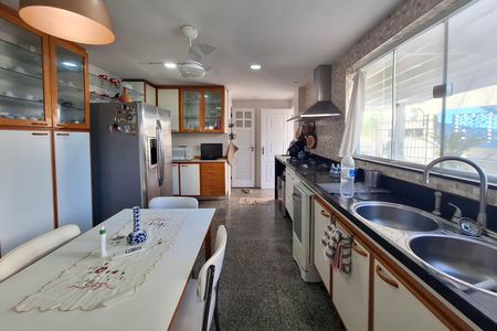 Cozinha de casa de condomínio à venda com 4 quartos, 240m² em Ingá, Niterói