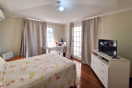 Casa de condomínio à venda com 240m², 4 quartos e 1 vaga Casa de condomínio à venda com 240m², 4 quartos e 1 vagaSuíte 1