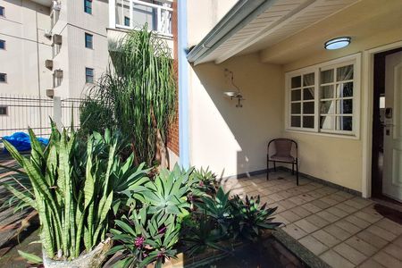 Casa de condomínio à venda com 240m², 4 quartos e 1 vaga Casa de condomínio à venda com 240m², 4 quartos e 1 vagaQuintal