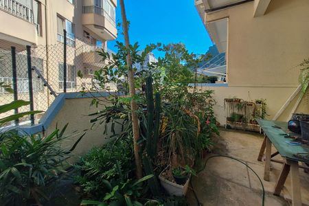 Casa de condomínio à venda com 240m², 4 quartos e 1 vaga Casa de condomínio à venda com 240m², 4 quartos e 1 vagaQuintal