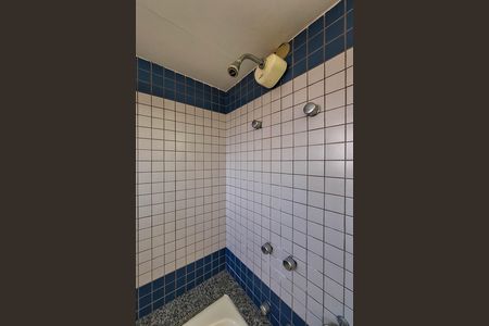Casa de condomínio à venda com 240m², 4 quartos e 1 vaga Casa de condomínio à venda com 240m², 4 quartos e 1 vagaBanheiro da Suíte 2