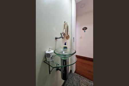 Casa de condomínio à venda com 240m², 4 quartos e 1 vaga Casa de condomínio à venda com 240m², 4 quartos e 1 vagaLavabo