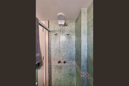 Casa de condomínio à venda com 240m², 4 quartos e 1 vaga Casa de condomínio à venda com 240m², 4 quartos e 1 vagaBanheiro da Suíte 1