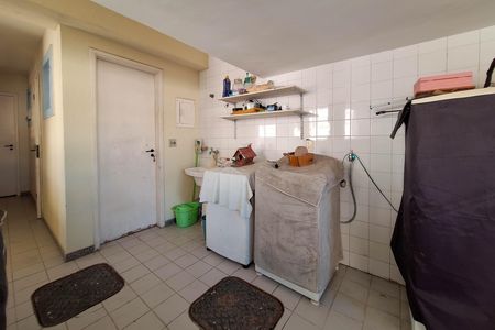 Casa de condomínio à venda com 240m², 4 quartos e 1 vaga Casa de condomínio à venda com 240m², 4 quartos e 1 vagaÁrea de Serviço