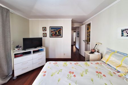 Casa de condomínio à venda com 240m², 4 quartos e 1 vaga Casa de condomínio à venda com 240m², 4 quartos e 1 vagaSuíte 1