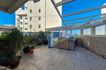 Casa de condomínio à venda com 240m², 4 quartos e 1 vaga Casa de condomínio à venda com 240m², 4 quartos e 1 vagaQuintal