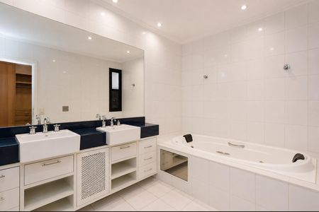 Banheiro de apartamento à venda com 4 quartos, 437m² em Vila Uberabinha, São Paulo
