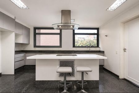 Cozinha de apartamento à venda com 4 quartos, 437m² em Vila Uberabinha, São Paulo