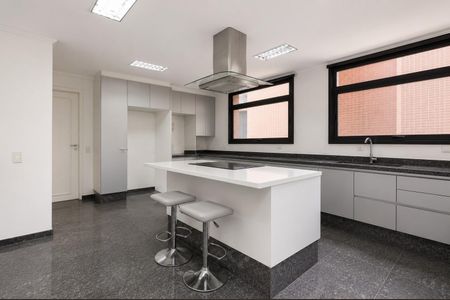 Apartamento à venda com 437m², 4 quartos e 4 vagas Apartamento à venda com 437m², 4 quartos e 4 vagasCozinha