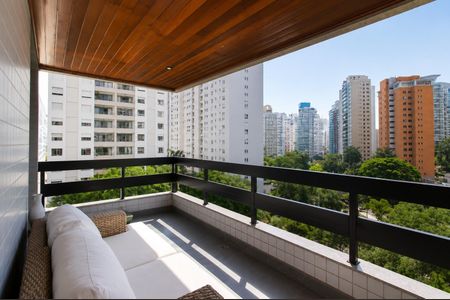 Apartamento à venda com 437m², 4 quartos e 4 vagas Apartamento à venda com 437m², 4 quartos e 4 vagasVaranda