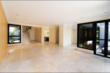 Apartamento à venda com 437m², 4 quartos e 4 vagas Apartamento à venda com 437m², 4 quartos e 4 vagasSala