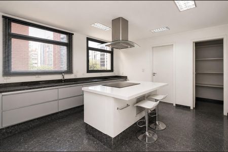 Cozinha de apartamento à venda com 4 quartos, 437m² em Vila Uberabinha, São Paulo