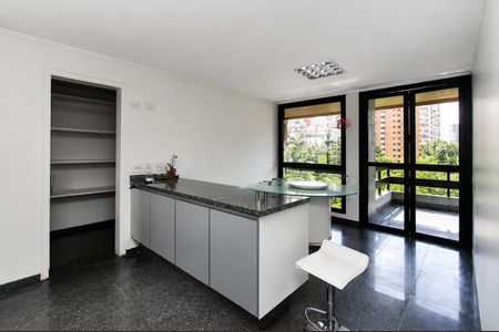 Apartamento à venda com 437m², 4 quartos e 4 vagas Apartamento à venda com 437m², 4 quartos e 4 vagasCozinha