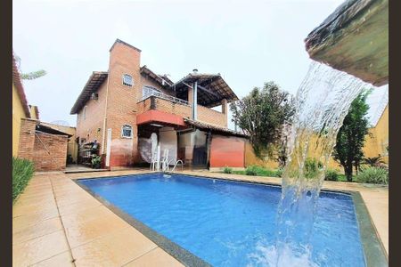 Casa de condomínio à venda com 220m², 4 quartos e 3 vagas Casa de condomínio à venda com 220m², 4 quartos e 3 vagasPiscina