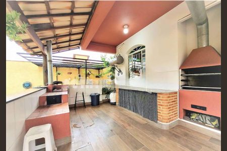 Casa de condomínio à venda com 220m², 4 quartos e 3 vagas Casa de condomínio à venda com 220m², 4 quartos e 3 vagasÁrea gourmet