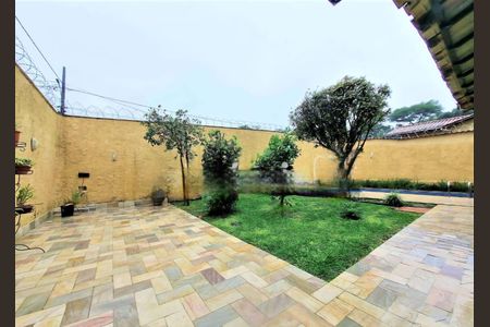 Casa de condomínio à venda com 220m², 4 quartos e 3 vagas Casa de condomínio à venda com 220m², 4 quartos e 3 vagasÁrea externa