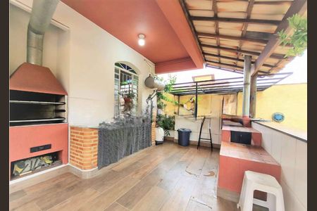 Casa de condomínio à venda com 220m², 4 quartos e 3 vagas Casa de condomínio à venda com 220m², 4 quartos e 3 vagasÁrea gourmet