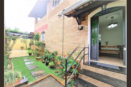 Casa de condomínio à venda com 220m², 4 quartos e 3 vagas Casa de condomínio à venda com 220m², 4 quartos e 3 vagasÁrea externa
