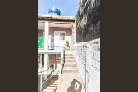 Entrada de casa para alugar com 2 quartos, 70m² em Jardim Cecilia Cristina, Carapicuíba