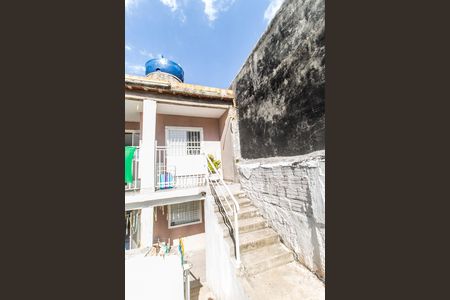 Entrada de casa para alugar com 2 quartos, 70m² em Jardim Cecilia Cristina, Carapicuíba