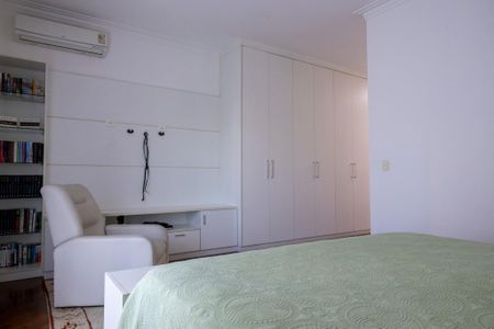 Casa para alugar com 350m², 4 quartos e 4 vagas