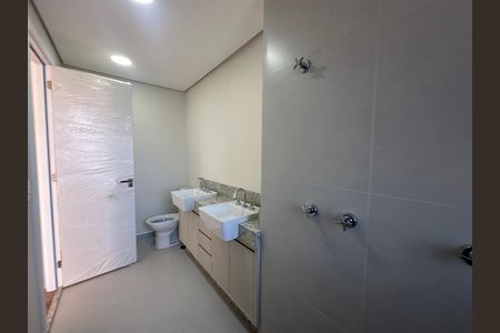 Banheiro da Suíte 2 de apartamento para alugar com 2 quartos, 112m² em Alphaville Comercial, Barueri