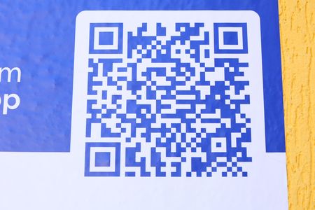 Casa à venda com 142m², 2 quartos e 3 vagasPlaca grande instalada na fachada do imóvel no dia 30.06.2026 - Código da placa: UKLP-590