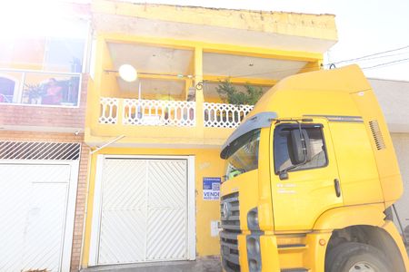 Casa à venda com 142m², 2 quartos e 3 vagasPlaca grande instalada na fachada do imóvel no dia 30.06.2026 - Código da placa: UKLP-590