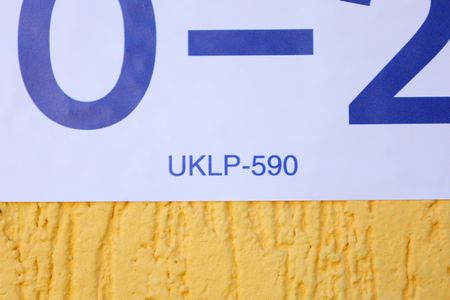 Casa à venda com 142m², 2 quartos e 3 vagasPlaca grande instalada na fachada do imóvel no dia 30.06.2026 - Código da placa: UKLP-590